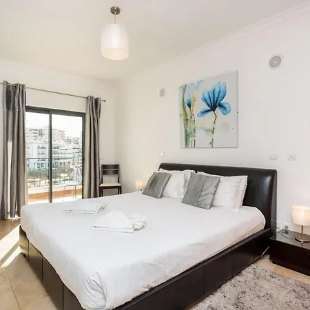 Quinta Palmeiras 215 *