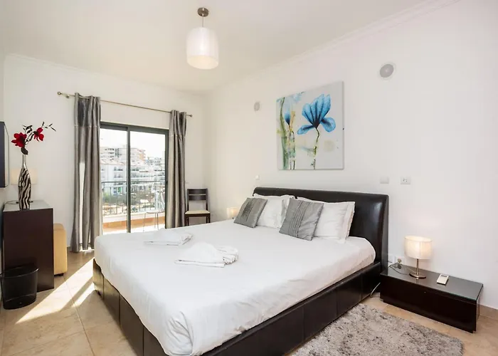 Quinta Palmeiras 215 *