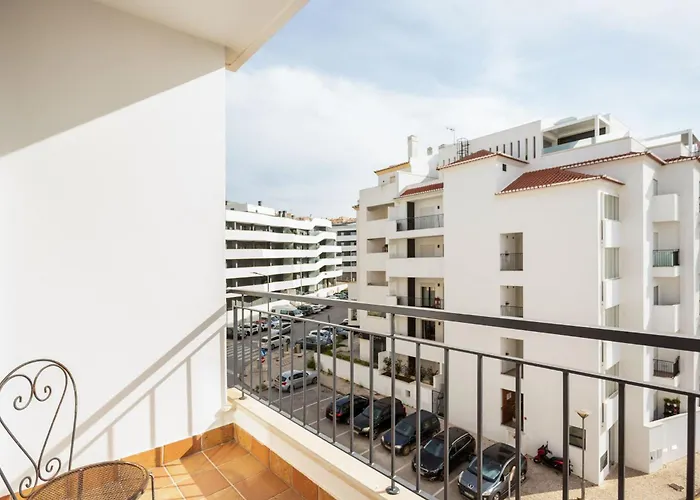 Quinta Palmeiras 215 *