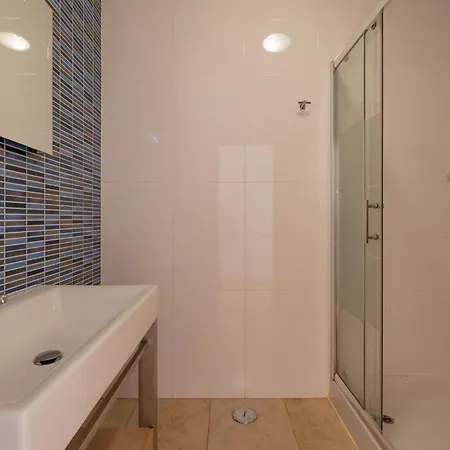 Apartamento Quinta Palmeiras 215 *